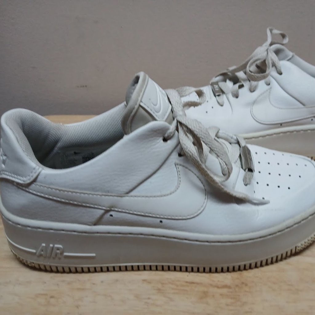 Nike Air Force 1 Sage Low Triple White Women's Athletic Shoes Size 9 Sneakers